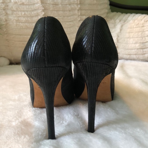 Classic Ann Taylor black pumps. - Picture 6 of 8